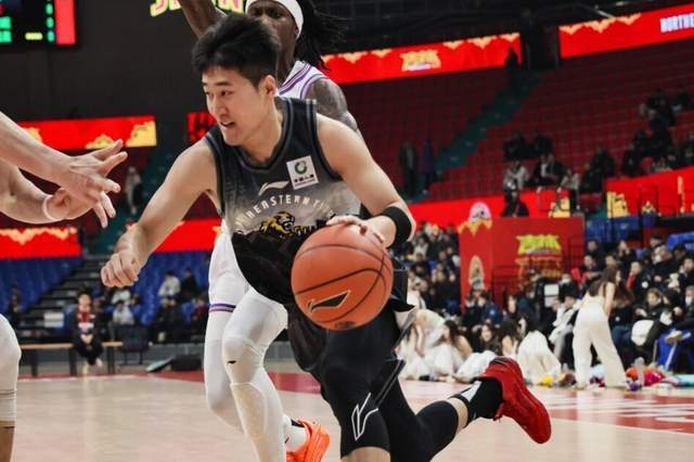 app下载-32分+6记三分！失意国手砍分能力不输小外援，郭士强该重点考察了